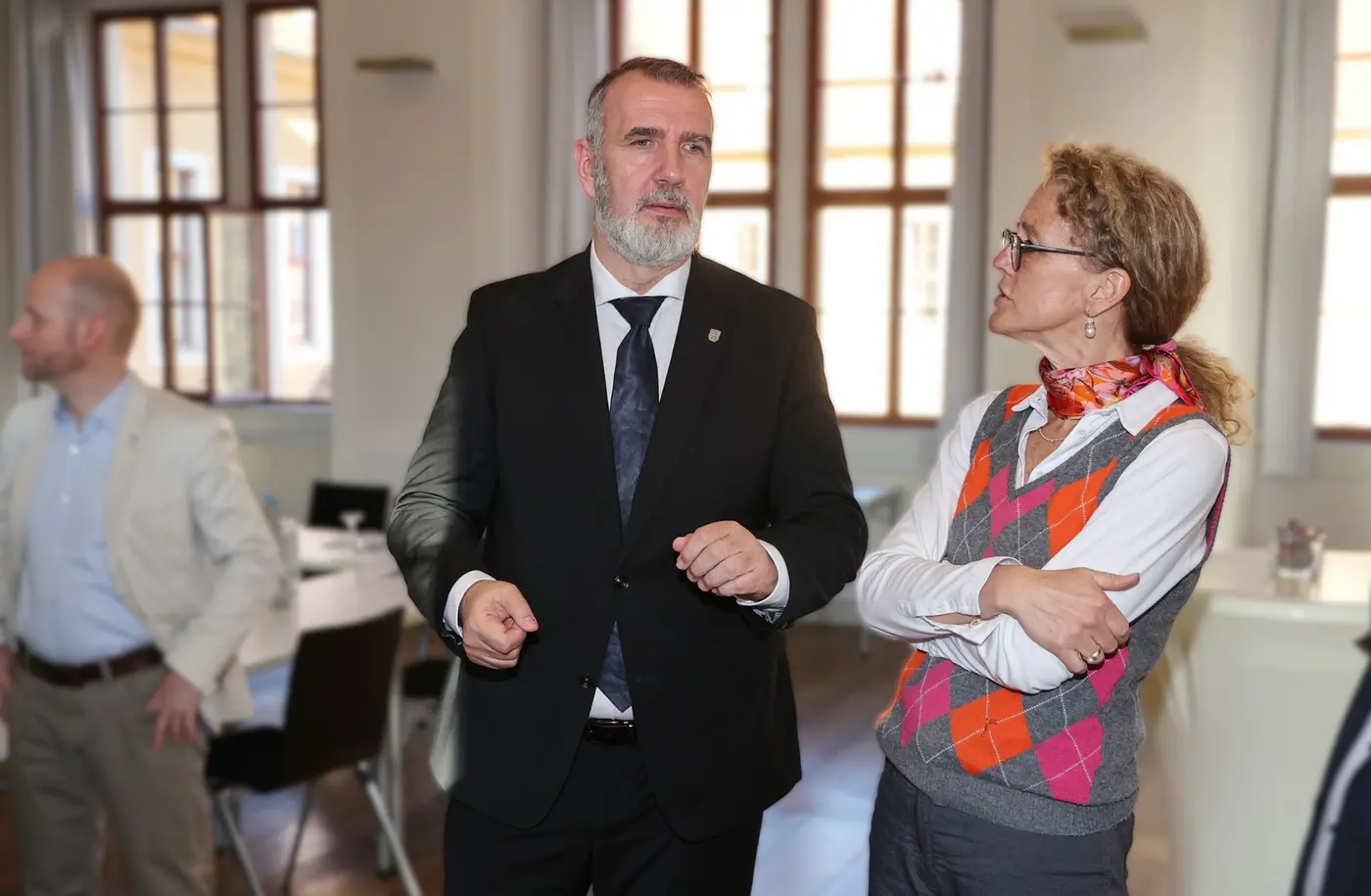Vertreter des Vorstandssitzung im Gespräch 